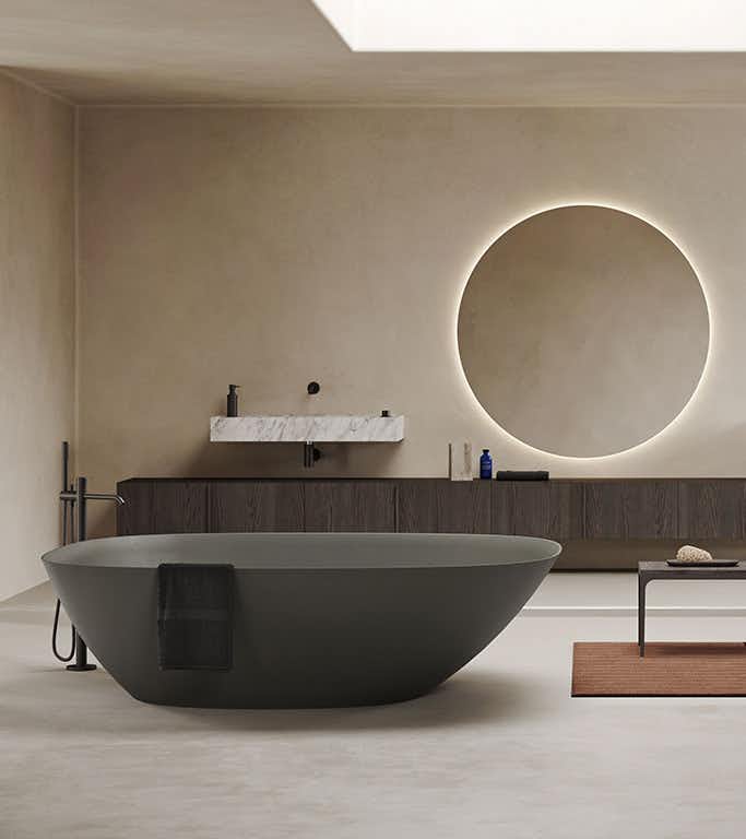 Casa de banho com banheira Forma XL autónoma em Olive. Inbani, Forma.