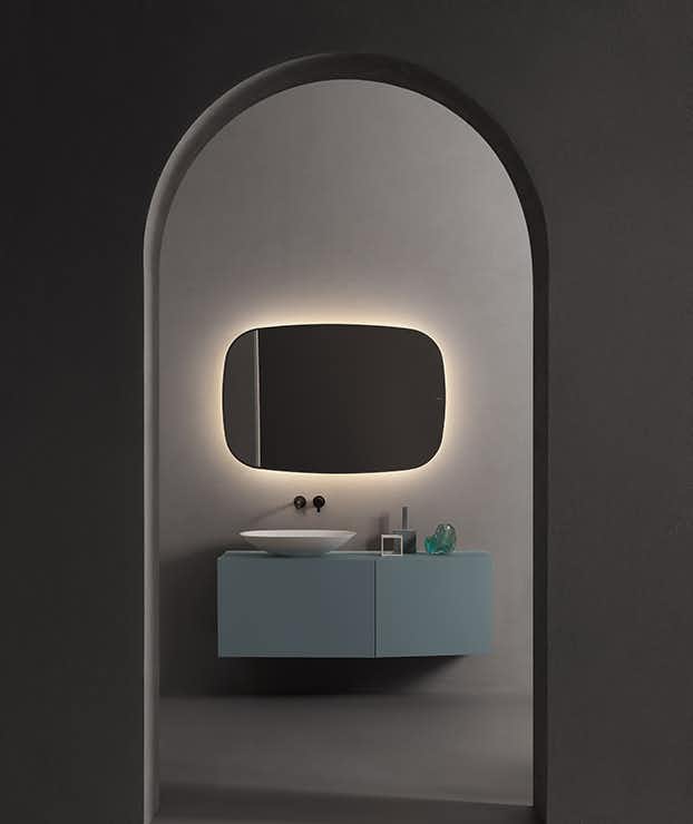 Composição de móvel suspenso Forma com duas portas em lacado texturizado Acero e lavatório superior Forma. Espelho horizontal simples. Inbani, Forma.